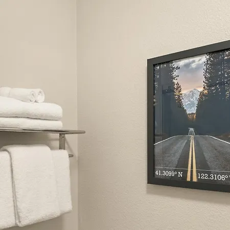 Oxford Suites Redding Esterno foto