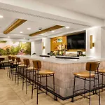 Oxford Suites Redding 