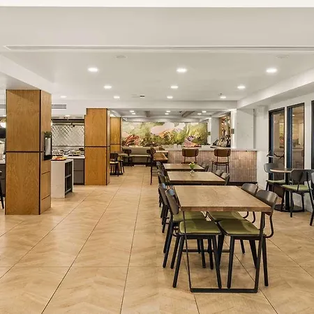 Oxford Suites Redding 
